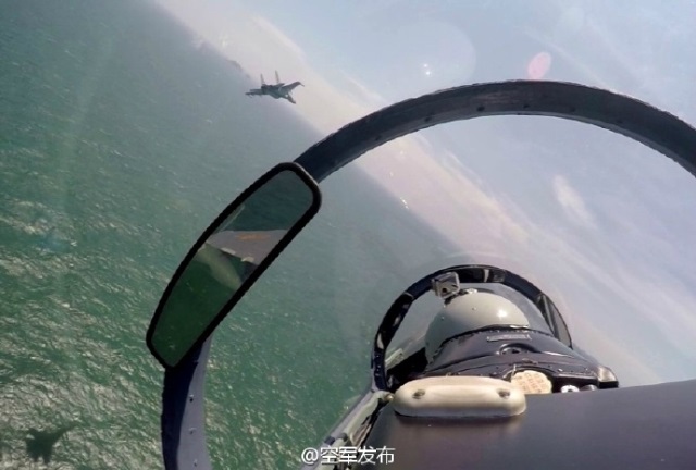 中國空軍多型主戰飛機赴南海戰斗巡航。