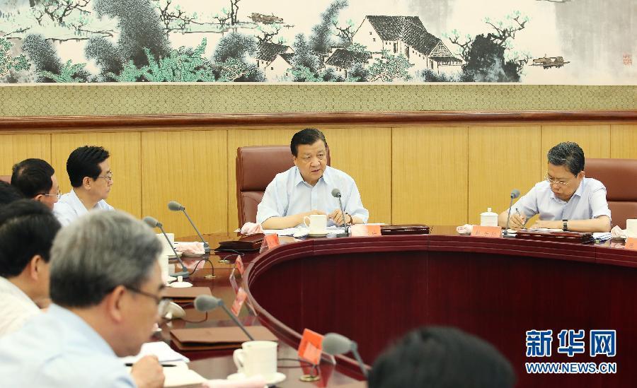 6月24日，中共中央政治局常委、中央黨的群眾路線教育實踐活動領導小組組長劉云山在北京主持召開中央黨的群眾路線教育實踐活動領導小組會議。新華社記者 姚大偉 攝 