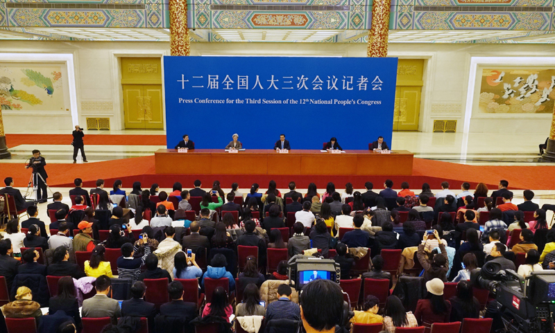 3月15日，國務(wù)院總理李克強(qiáng)在北京人民大會堂與中外記者見面，并回答記者提問。新華社記者 李賀 攝