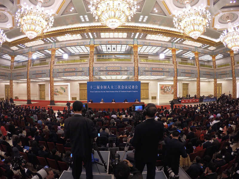 3月15日，國務(wù)院總理李克強(qiáng)在北京人民大會堂與中外記者見面，并回答記者提問。 新華社記者陳曄華攝