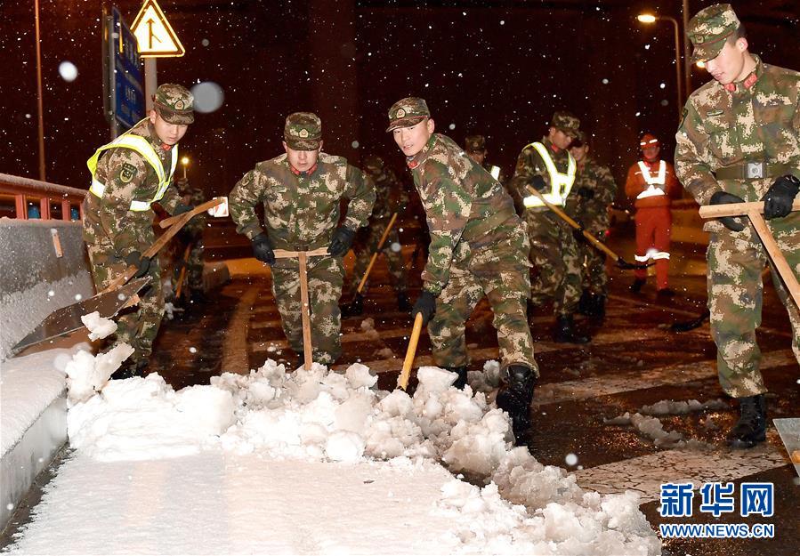 （新華全媒頭條）（1）雨雪冰凍中，他們奮力前行——基層黨員干群抗擊冰雪災(zāi)害紀實