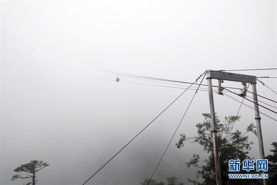 （圖文互動）（8）特寫：“八一”禮物，飛向云端哨所
