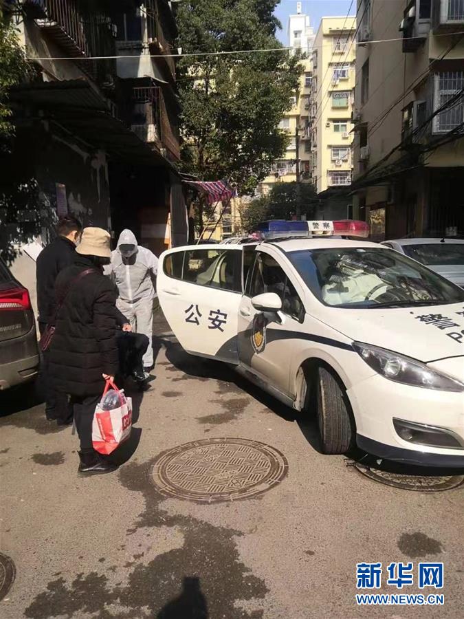 （習(xí)近平致敬的戰(zhàn)“疫”英雄·公安干警篇·圖文互動(dòng)）（5）他們，抗疫一線鑄警魂