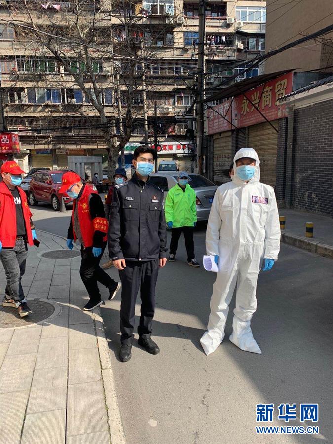 （習(xí)近平致敬的戰(zhàn)“疫”英雄·公安干警篇·圖文互動(dòng)）（6）他們，抗疫一線鑄警魂