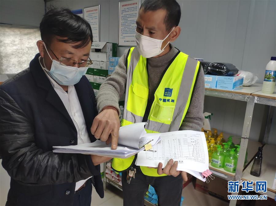 （一線抗疫群英譜·圖文互動）（1）“逆行者”曾陽春：步行十公里，他冒雨趕赴一線