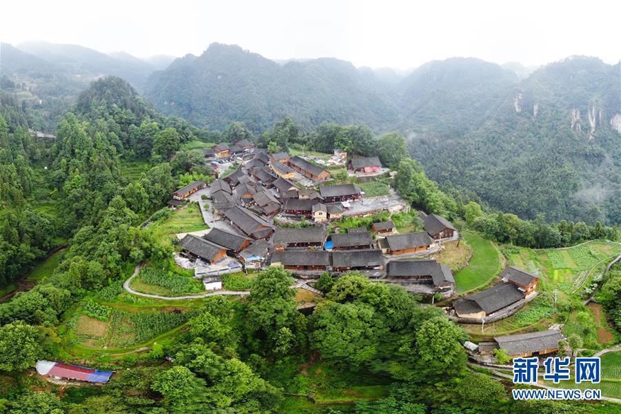 （新華全媒頭條·走向我們的小康生活·圖文互動）（7）那山，那人，那苗寨——十八洞村三代人的奮斗史