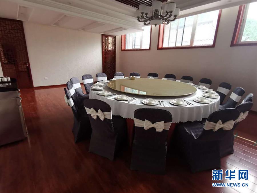 （新華視點·圖文互動）（7）學(xué)校建漂亮點本無錯，為何這所“豪華中學(xué)”讓人困惑？