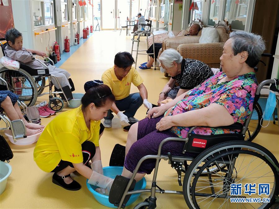 （走向我們的小康生活·圖文互動(dòng)）（3）北京“老有所養(yǎng)”的床邊、身邊、周邊事