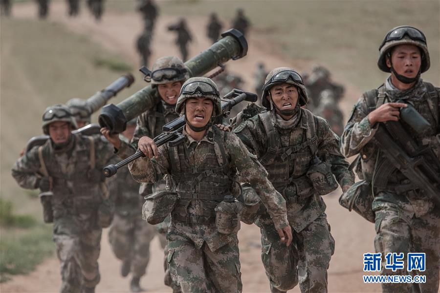 （新華全媒頭條·圖文互動）（13）沿著中國特色強軍之路闊步前進——黨中央、中央軍委領導推進國防和軍隊建設70年紀實
