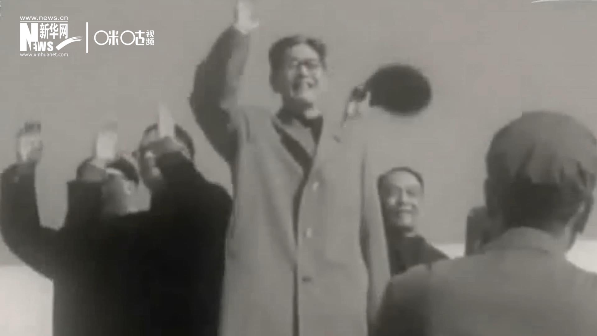 1971年11月9日，全新成立的中國聯合國代表團在群眾的歡呼與掌聲中登上專機，正式開啟了中國的聯合國之旅。