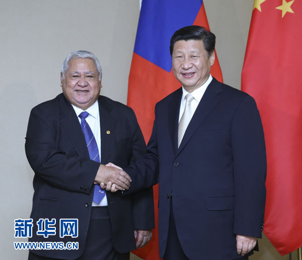 11月22日，中國國家主席習(xí)近平在斐濟(jì)楠迪會(huì)見薩摩亞總理圖伊拉埃帕。 新華社記者姚大偉攝