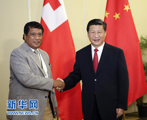 11月22日，國家主席習(xí)近平在斐濟(jì)楠迪會(huì)見湯加首相圖伊瓦卡諾。新華社記者丁林?jǐn)z 