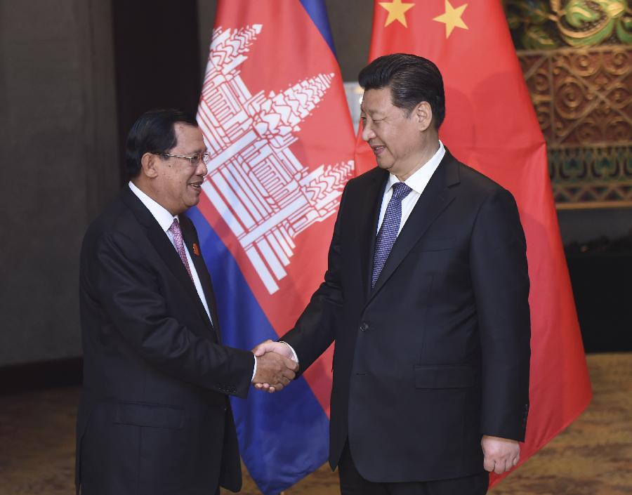4月23日，國家主席習(xí)近平在雅加達會見柬埔寨首相洪森。新華社記者張鐸攝 