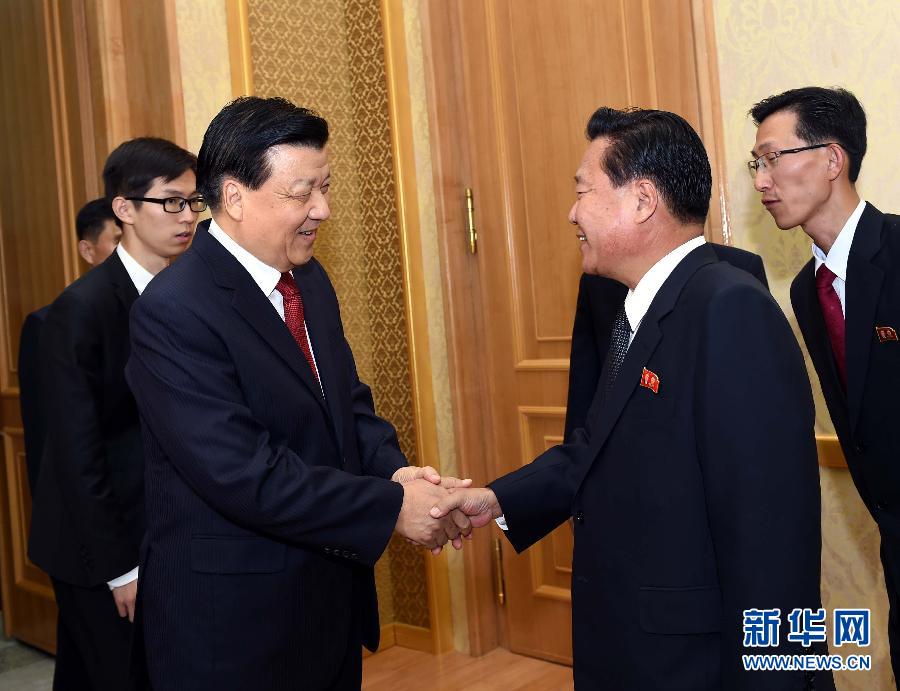 10月9日，在朝鮮進行正式友好訪問的中共中央政治局常委、中央書記處書記劉云山與朝鮮勞動黨中央政治局委員、中央書記崔龍海舉行會談。新華社記者 饒愛民 攝