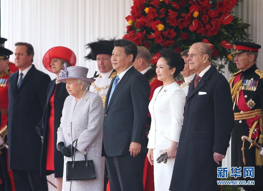 10月20日，對英國進(jìn)行國事訪問的國家主席習(xí)近平出席英國女王伊麗莎白二世在倫敦騎兵檢閱場舉行的隆重歡迎儀式。 新華社記者 龐興雷 攝