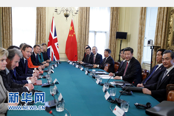 10月21日，國家主席習近平在倫敦唐寧街首相府同英國首相卡梅倫舉行會談。 新華社記者 鞠鵬 攝 