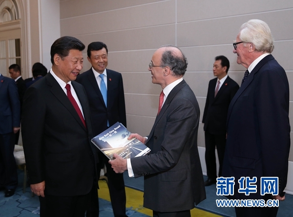 10月22日，國家主席習(xí)近平在倫敦集體會(huì)見英國前首相布朗等英國友人。新華社記者 龐興雷 攝 